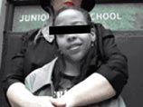 23-летняя лесбиянка, переодевшись подростком, изнасиловала школьницу 23-летняя лесбиянка, переодевшись подростком, изнасиловала школьницу