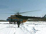 На Камчатке никому не нужный Ми-8 проваливается под лед озера