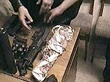 Торговцы оружием прятали автоматы в канистре