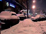 Движение в Москве второй день подряд затруднено из-за сильнейшего снегопада Движение в Москве второй день подряд затруднено из-за сильнейшего снегопада