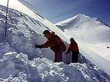 Пятеро туристов из Иркутска попали под лавину в горах Алтая
