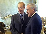 Президент России Владимир Путин заверил сегодня президента Израиля Моше Кацава в том, что Россия заинтересована в успехе ближневосточного урегулирования Президент России Владимир Путин заверил сегодня президента Израиля Моше Кацава в том, что Россия заинтересована в успехе ближневосточного урегулирования