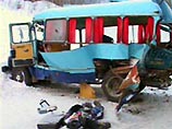 Грузовик врезался в автобус: 1 человек погиб, 16 пострадали (ФОТО)

