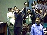 Правительство Филиппин запретило сегодня экс-президенту Джозефу Эстраде покидать пределы страны. Этот запрет распространяется на его жену, сына, а также некоторых друзей и сподвижников