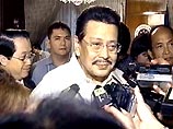 Филиппинские власти мотивируют свое решение тем, что Эстрада должен дать показания в связи с выдвигаемыми в его адрес обвинениями в коррупции и казнокрадстве