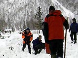 Ранее в субботу на северном склоне горы Чегет было обнаружено тело третьего погибшего под снежной лавиной московского сноубордиста
