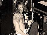 Звезде The Darkness таинственный незнакомец угрожает смертью Звезде The Darkness таинственный незнакомец угрожает смертью