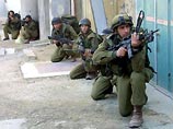 Ввод израильских сил в город сопровождался столкновениями с палестинцами, которые забросали израильскую технику камнями и бутылками с горючей смесью