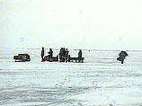 Более 350 рыбаков в Финском заливе оказались отрезанными от берега трещиной во льду