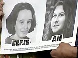 Среди его жертв - две восьмилетние девочки Жюли и Мелисса и две несовершеннолетние девушки Ан и Эйфи, которых он держал в качестве сексуальных рабынь в подземных помещениях заброшенных домов. Две девочки умерли от голода в подвале Среди его жертв - две восьмилетние девочки Жюли и Мелисса и две несовершеннолетние девушки Ан и Эйфи, которых он держал в качестве сексуальных рабынь в подземных помещениях заброшенных домов. Две девочки умерли от голода в подвале