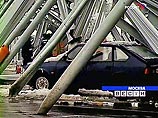 Возбуждено уголовное дело по факту обрушения крыши на автостоянке у магазина Metro (ФОТО) Возбуждено уголовное дело по факту обрушения крыши на автостоянке у магазина Metro (ФОТО)