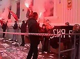  "Нацболы" захватили офис "Единой России" в Москве и призвали бойкотировать выборы президента