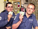 В Великобритании попугая-матерщинника пришлось убрать с фрегата, который посетит королева (ФОТО) В Великобритании попугая-матерщинника пришлось убрать с фрегата, который посетит королева (ФОТО)