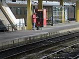 Террористы разместили 10 бомб вдоль железных дорог во Франции, требуя выкуп от Жака Ширака Террористы разместили 10 бомб вдоль железных дорог во Франции, требуя выкуп от Жака Ширака