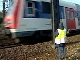 Генеральный директор НОЖД Луи Галлуа сообщил, что 10 тысяч сотрудников приступили к проверке 32 тысяч километров железнодорожных путей Франции. Они обходят их пешком, и эта работа завершится в течение четверга Генеральный директор НОЖД Луи Галлуа сообщил, что 10 тысяч сотрудников приступили к проверке 32 тысяч километров железнодорожных путей Франции. Они обходят их пешком, и эта работа завершится в течение четверга