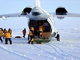 Арктическая дрейфующая научная станция "Северный полюс-32" уходит под воду