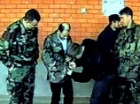 Сегодня в селении Центорой, Хамбиев предстал перед сотрудниками службы безопасности президента республики. При сдаче он отдал своей именной пистолет и пояс с боекомплектом