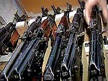 Источник в УВД Приморского края во вторник сообщил, что среди похищенного одна снайперская винтовка СВД, 17 пулеметов, 37 автоматов Калашникова калибра 5,45 мм и 24 автомата Калашникова калибра 7,62 мм