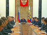 Главной политической новостью, которую обсуждают в среду российские СМИ, стало назначение нового правительства РФ. Газеты пытаются сделать свои прогнозы о том, какую политику оно будет проводить Главной политической новостью, которую обсуждают в среду российские СМИ, стало назначение нового правительства РФ. Газеты пытаются сделать свои прогнозы о том, какую политику оно будет проводить