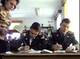 В Самарской области несколько сотрудников ГИБДД были отправлены на учебу в среднюю школу после множества жалоб на то, что они выписывают штрафные квитанции, которые невозможно понять из-за многочисленных ошибок