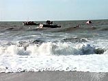 Французские водолазы приступили к вызволению моряков из перевернувшегося судна Французские водолазы приступили к вызволению моряков из перевернувшегося судна