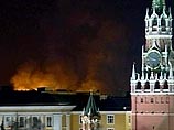 Представитель ФСО заявил, что пожар в Манеже Кремлю не угрожает