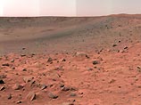 Шестиколесный робот-геолог направляется к дюне, получившей название Serpent, чтобы определить ее элементный состав и выяснить, образована ли она марсианским песком или же марсианской пылью