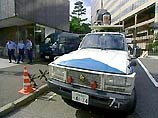 На территорию посольства США в Токио брошены бутылки с горючей жидкостью 
