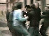 поводом к драке послужило произошедшее около 22:00 во вторник на улице Пушкина избиение несколькими молодыми людьми крымского татарина, в результате которого тот получил "непроникающее ножевое ранение". поводом к драке послужило произошедшее около 22:00 во вторник на улице Пушкина избиение несколькими молодыми людьми крымского татарина, в результате которого тот получил "непроникающее ножевое ранение".