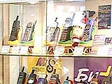 Остановившись у друзей, молодой человек устроился продавцом в салон сотовой связи Остановившись у друзей, молодой человек устроился продавцом в салон сотовой связи