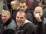 После серии нападений на кавказцев, выходцев из Средней Азии и африканских студентов российские власти, незадолго до президентских выборов 14 марта, впервые признали существование в стране "экстремистских молодежных группировок" и скинхедов После серии нападений на кавказцев, выходцев из Средней Азии и африканских студентов российские власти, незадолго до президентских выборов 14 марта, впервые признали существование в стране "экстремистских молодежных группировок" и скинхедов