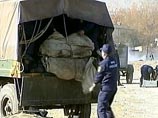 Машины с гуманитарной помощью из России прибыли в Косово. "Единороссы" отправили туда спортинвентарь