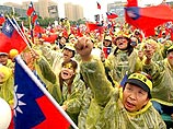 В центре столицы Тайваня сегодня по призыву оппозиции проходит многотысячный митинг с требованиями немедленного пересчета голосов, поданных 20 марта на выборах, и отставки главы тайваньской администрации Чэнь Шуйбяня.