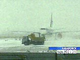 В аэропорту Хабаровска пассажирский самолет врезался в тягач