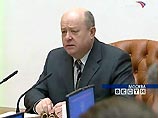 Фрадков отметил необходимость сократить количество заместителей министров. Он отверг утверждения, что новое правительство "фактически не сокращает, а сохраняет аппаратчиков, пересаживая их с места на место". "Это не так", - заявил он Фрадков отметил необходимость сократить количество заместителей министров. Он отверг утверждения, что новое правительство "фактически не сокращает, а сохраняет аппаратчиков, пересаживая их с места на место". "Это не так", - заявил он