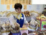 С 8 по 15 апреля более 10 тысяч малообеспеченных москвичей получат пасхальные наборы с куличами