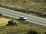 Саперы гражданской гвардии подорвали сегодня подозрительную автомашину, оставленную на обочине шоссе в испанской провинции Уэска