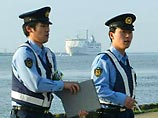 За сексуальные домогательства японским полицейским снижают зарплату