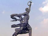 Реставраторы не могут восстановить скульптуру "Рабочий и колхозница" Реставраторы не могут восстановить скульптуру "Рабочий и колхозница"