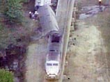 Поезд, состоявший из локомотива и 9 вагонов, следовал из Нового Орлеана в Чикаго. Крушение состава произошло к северу от города Джексона перед мостом через реку, передает Associated Press