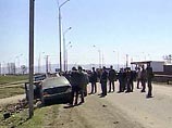 На месте подрыва кортежа президента Ингушетии Мурата Зязикова в Юго-Западном районе Назрани продолжает работу оперативно-следственная группа. Об этом "Интерфаксу" сообщил источник в правоохранительных органах республики