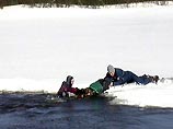 На Святом озере провалились под лед и утонули 4  человека 