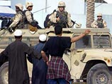 Тысячи невооруженных иракцев прорвались в осажденную американцами Эль-Фаллуджу на помощь повстанцам Тысячи невооруженных иракцев прорвались в осажденную американцами Эль-Фаллуджу на помощь повстанцам