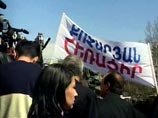 В центре Еревана оппозиция начала бессрочную сидячую демонстрацию