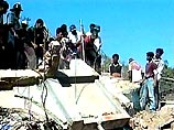 Многие жители города Ахмадабад провинции Гуджарат до сих пор находятся под обломками рухнувших зданий Многие жители города Ахмадабад провинции Гуджарат до сих пор находятся под обломками рухнувших зданий