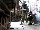 В ходе проводимой в районе города Наблус операции по преследованию лиц, подозреваемых в террористической деятельности, подразделения израильской армии окружили дом в селении Акраба