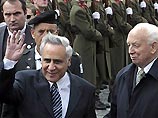 Израильский президент в настоящее время находится в Будапеште, где во вторник должен принять участие в открытии Мемориала Холокоста