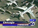 По словам представителя авиакомпании, выполнявший рейс Boeing-767 на момент инцидента находился на высоте 9 тысяч метров и в пассажирском салоне горела надпись "Пристегните ремни"