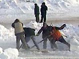 В Амурской области под лед провалился грузовик: погиб пассажир В Амурской области под лед провалился грузовик: погиб пассажир