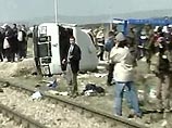 В Турции вблизи столицы Анкары поезд въехал в автобус со школьниками, сообщает AFP. В результате катастрофы по меньшей мере 7 школьников погибли, еще около 10 получили ранения